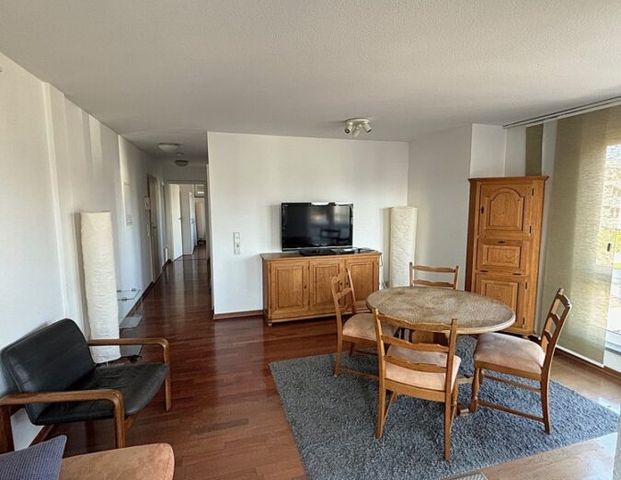 Möblierte 2-ZKB-Wohnung mit EBK, Garage und Balkon im Park Vauban - Photo 1