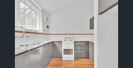 Easy-Care Unit Offering an Exceptional Lifestyle! - Photo 2