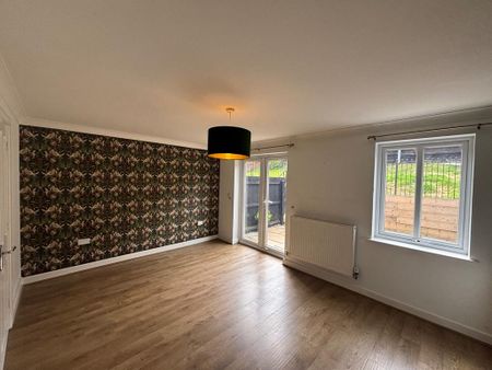 3 bedroom semi-detached house to rent - Photo 3