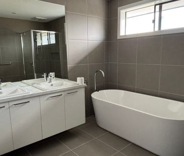 Pakenham - Photo 4