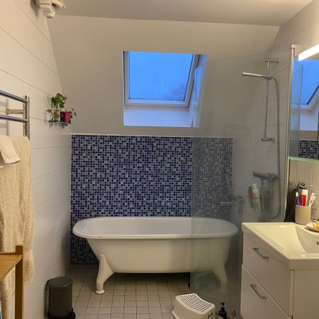 Rum i hus - kvinnlig student - Photo 4