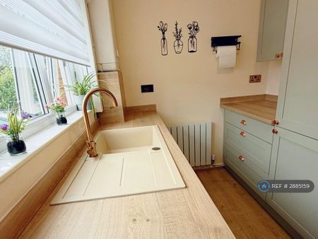 2 bedroom terraced house to rent - Photo 5