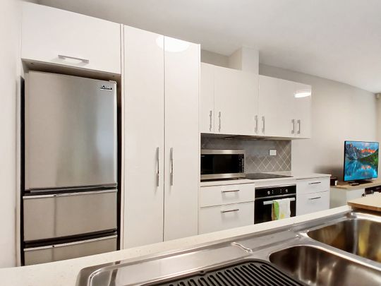 Reduced - Modern two bedroom unit! - Photo 1