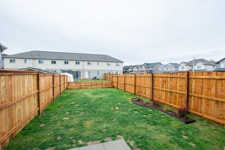 Bright & Spacious 3 Bedroom Townhouse in Welland!! - Photo 3