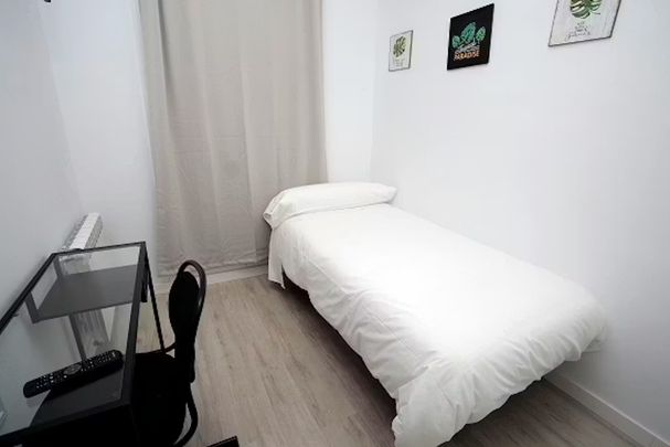 Calle del Arenal, Madrid, Community of Madrid 28013 - Foto 1