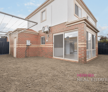 Easy Living Townhouse Near Transport, Shopping & Schools - Photo 5