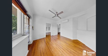 ART DECO DELIGHT | ONE BEDROOM APARTMENT | PERMIT PARKING - Photo 2
