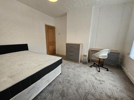 Beamsley Mount, Hyde Park, Leeds LS6 1LR - Photo 2