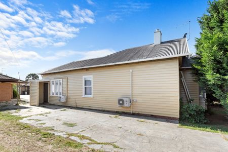 Spacious And Refurbished One Bedroom Home - Photo 5