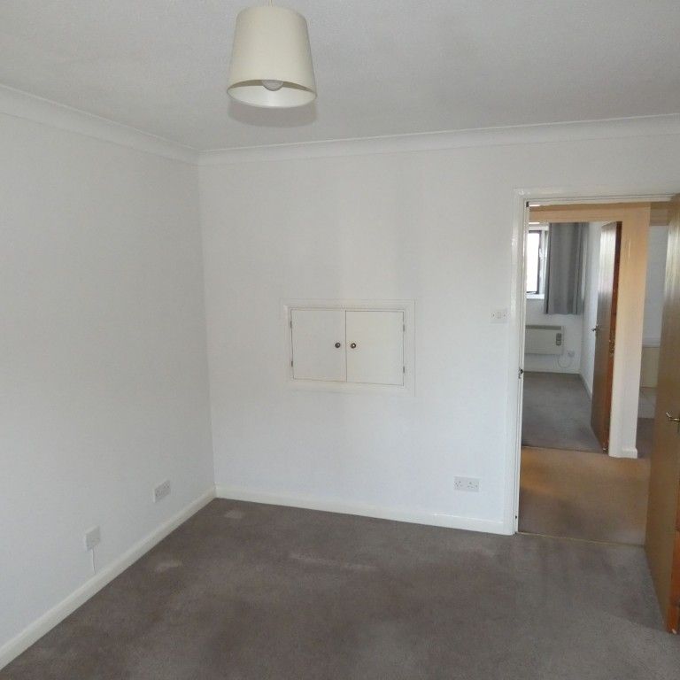 2 bed Apartment - To Let - Photo 1