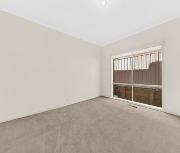 Rare Opportunity in the heart of Mill Park! - Photo 4