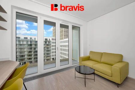 Pronájem zařízeného ateliéru 1+kk, Palác Trnitá, balkon, sklep, garážové stání - Фото 2