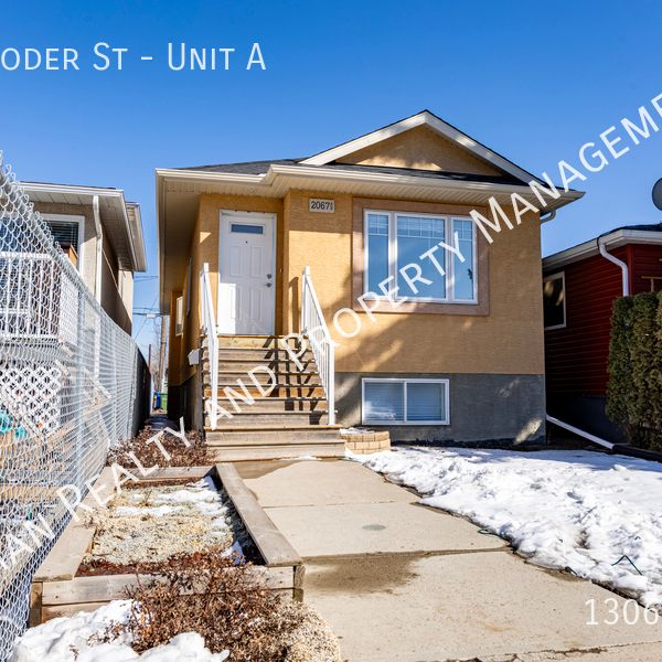 3 Bedroom, 2 Bath UPPER LEVEL - Photo 1