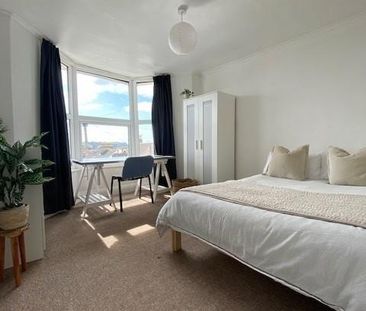 6 bedroom terraced house to rent - Photo 4