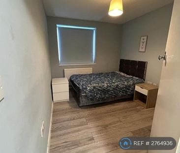 1 bedroom in a house share to rent - Photo 2