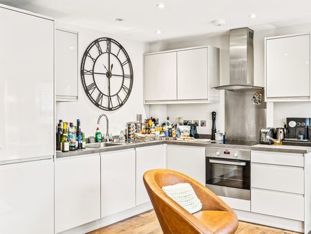 Ref: GF - London Road - Photo 4
