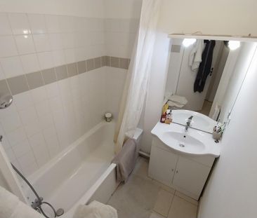 Location Appartement 2 pièces 46m² HENIN BEAUMONT 62110 - Photo 5