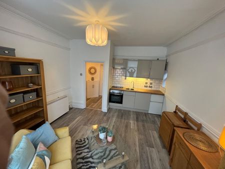 1 Bed Flat, Basingstoke Road, RG2 - Photo 3
