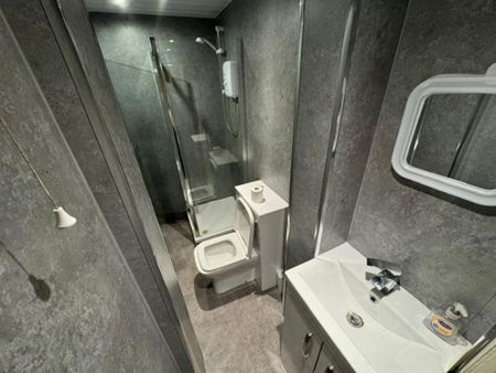 2 bedroom ground floor flat to rent - Photo 5