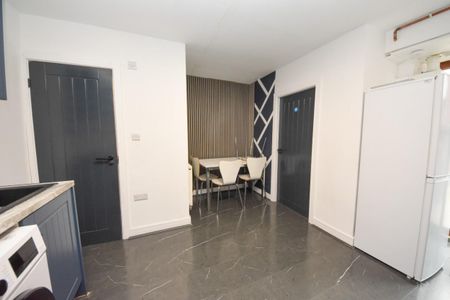 1 bed Room for Rent - Photo 2