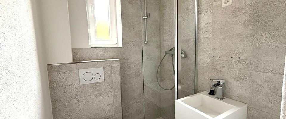 Charmante EG-Wohnung in Neckarlage – frisch renovierte 3-Zimmer-Wohnung inkl. Terrasse und neuer EBK - Photo 1