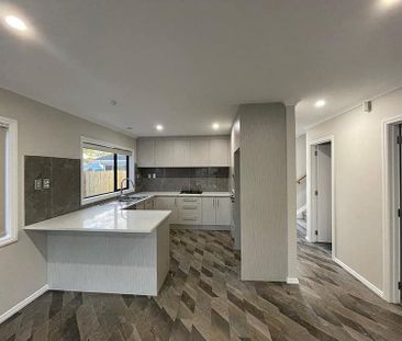 4 Bedroom Near New Town House !!!! - Photo 2