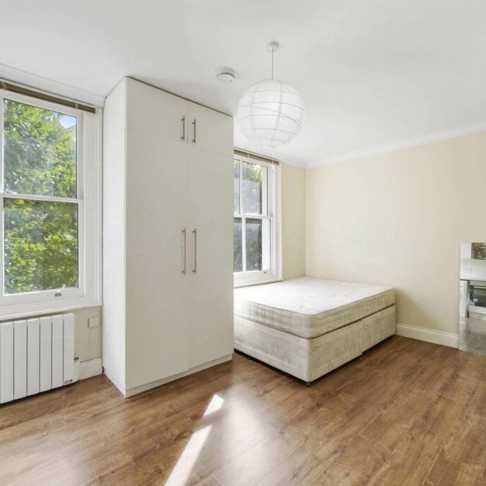 Studio to rent - Photo 1