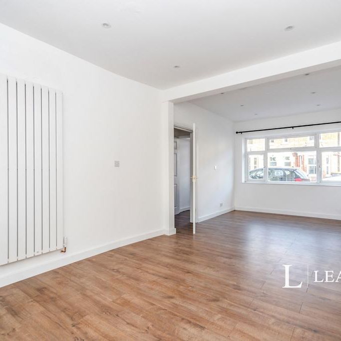 4 bedroom terraced house to rent - Photo 1