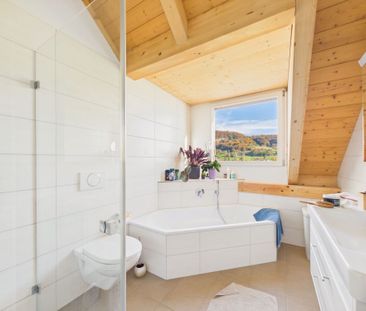 Einzigartige 4.5-Zimmer-Dachwohnung mit Galerie und Weitblick in Ka... - Photo 3