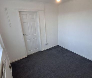 3 bedroom end of terrace house to rent - Photo 4