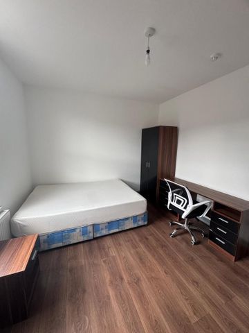 1 bedroom in a house share to rent - Photo 2