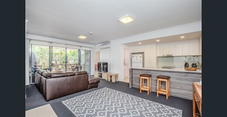 Two bedroom furnished apartment with backyard - Photo 3