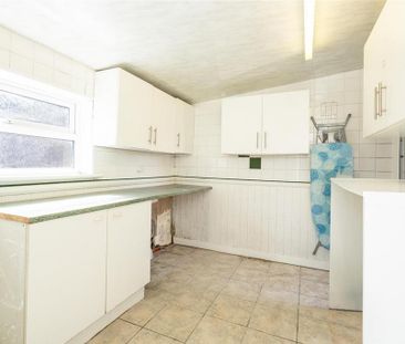 2 bedroom semi-detached house to rent - Photo 6