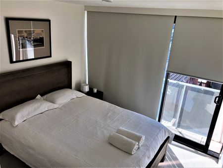 Stunning Furnished Apartment In The Heart Of South Melbourne - Photo 2