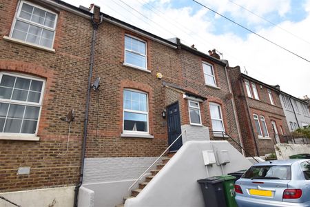 2 Bed House - Terraced - Photo 3