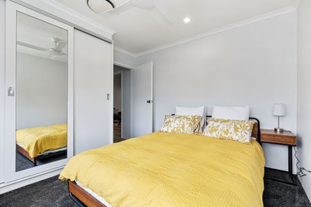 Fully Furnished with Fantastic views overlooking the race course! - Photo 4