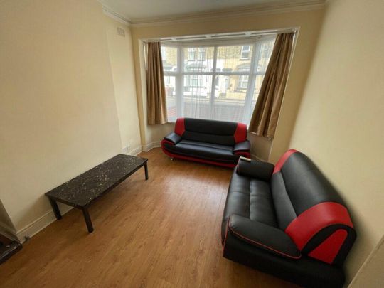 4 bedroom terraced house to rent - Photo 1