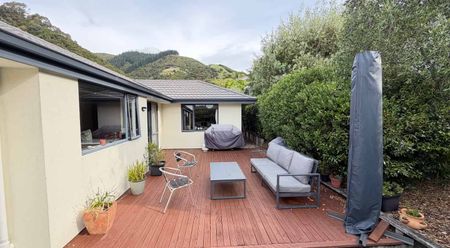 Modern four bedroom home in Atawhai - Photo 4