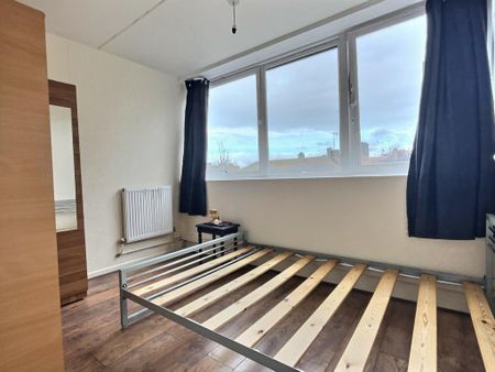 4 bedroom apartment to rent - Photo 4