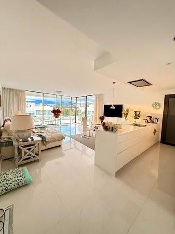 Middle Floor Apartment in Estepona - Photo 2