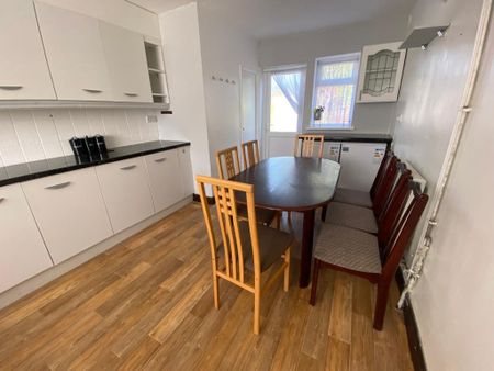 Chatsworth Road, Greater London, UB4 - Photo 2