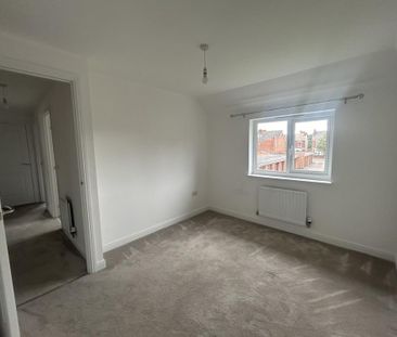 4 bedroom detached house to rent - Photo 2