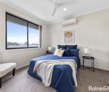 Modern Townhouse in a Quiet Glenroy Location - Photo 2