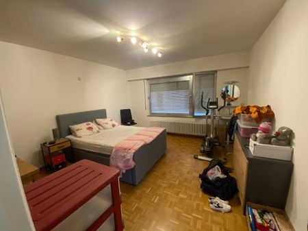 Gezellig gelijkvloers appartement met 2 slaapkamers en ingerichte dressing - Foto 3