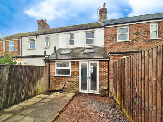 2 bedroom terraced house to rent - Photo 1