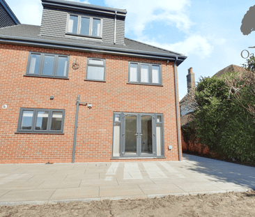 7 bed semi-detached house to rent in Langley Road, Langley, SL3 - Photo 6