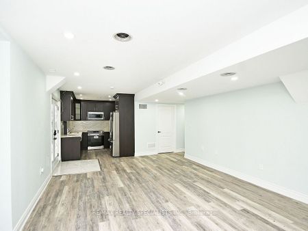 For Lease - 42 Midcrest Circle, Brampton, Ontario - Photo 3