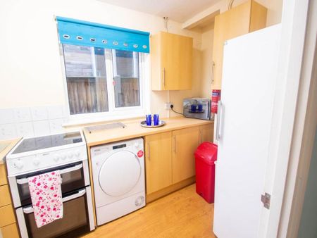 6 bedroom house to rent - Photo 2