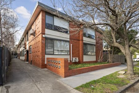 Unit 10/10 Charnwood Grove, - Photo 2