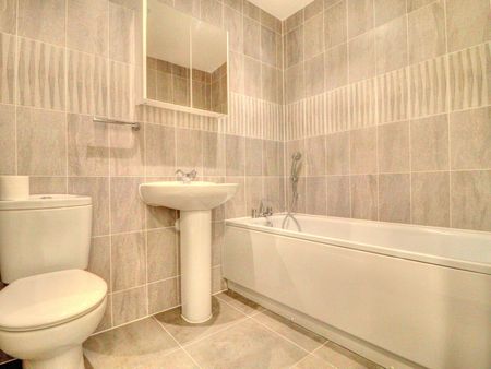 2 bedroom flat to rent - Photo 3
